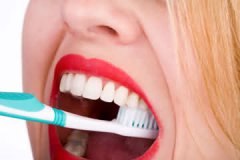 刷牙出血是怎么回事?